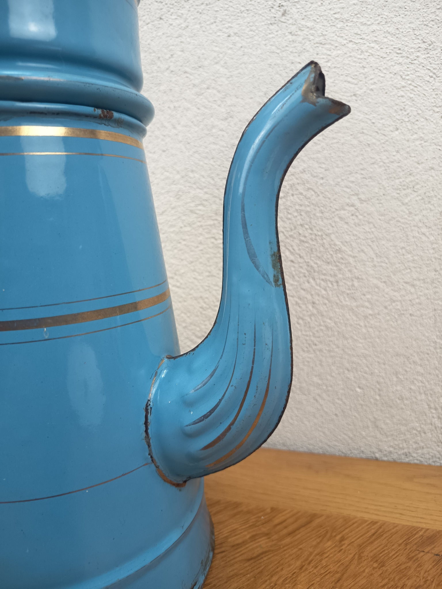 Cafetière ancienne en tôle émaillée bleue – 34 cm