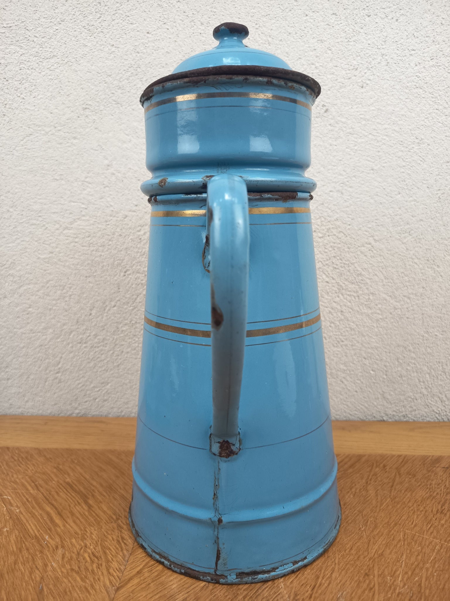Cafetière ancienne en tôle émaillée bleue – 34 cm