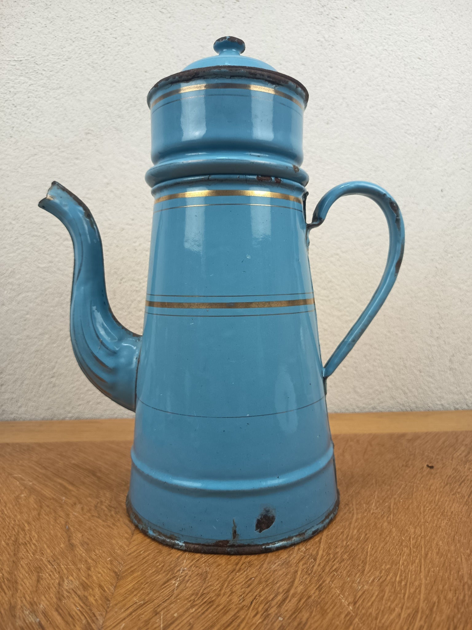 Cafetière ancienne en tôle émaillée bleue – 34 cm