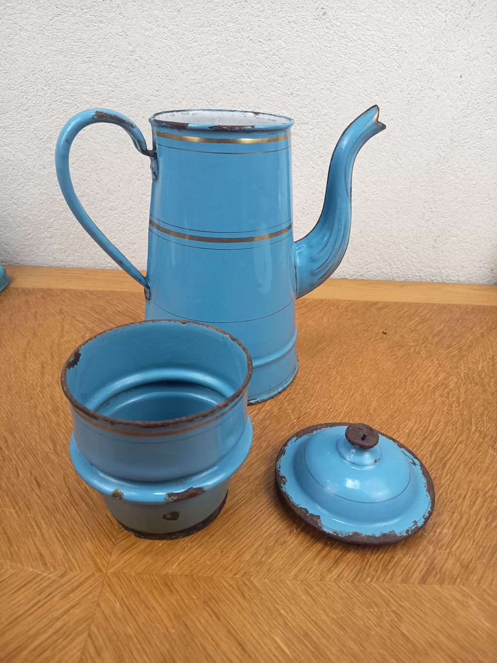Cafetière ancienne en tôle émaillée bleue – 34 cm