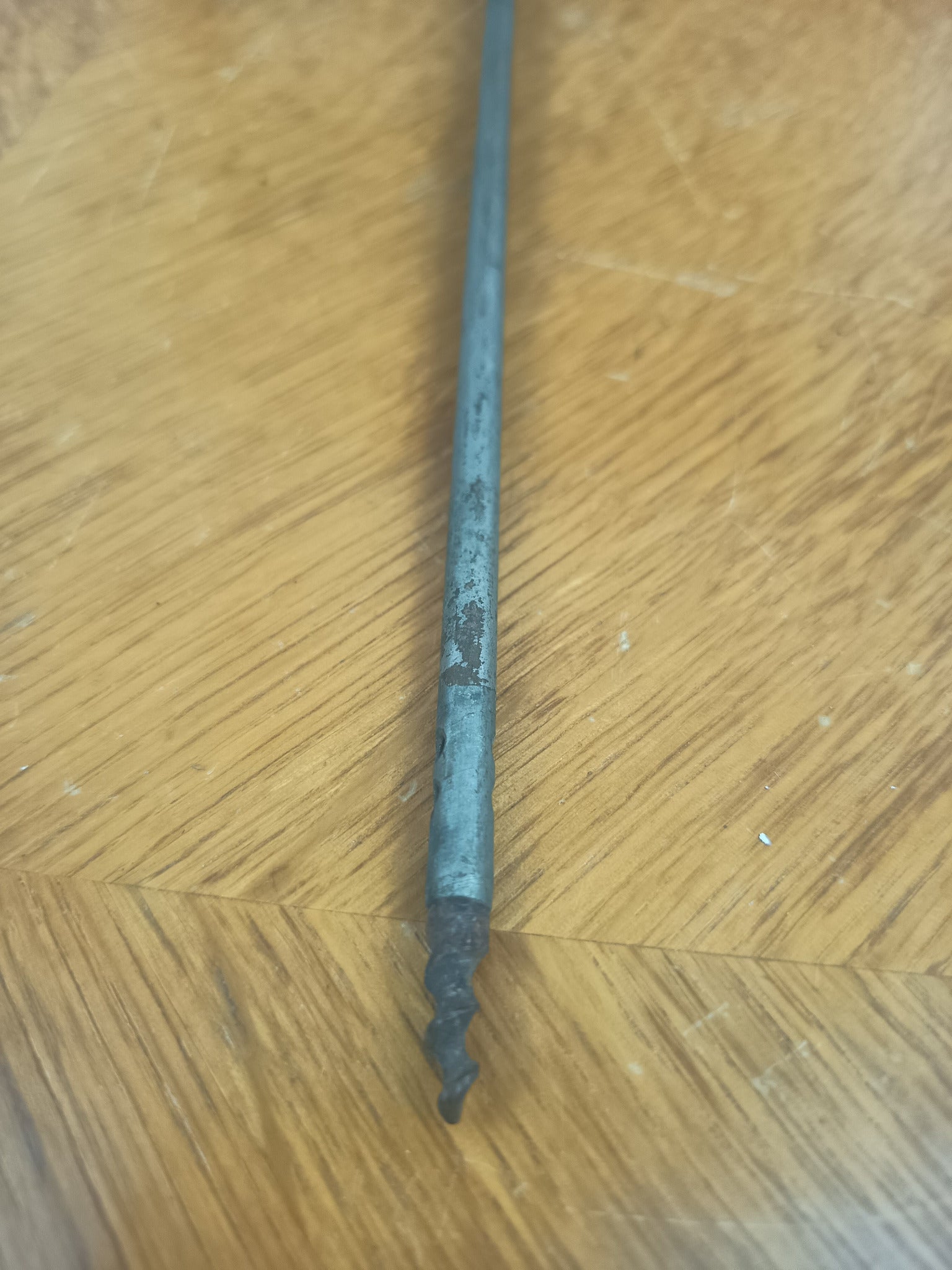 Ancien siphon à champagne en métal avec poignée en bois tourné long de 34 cm
