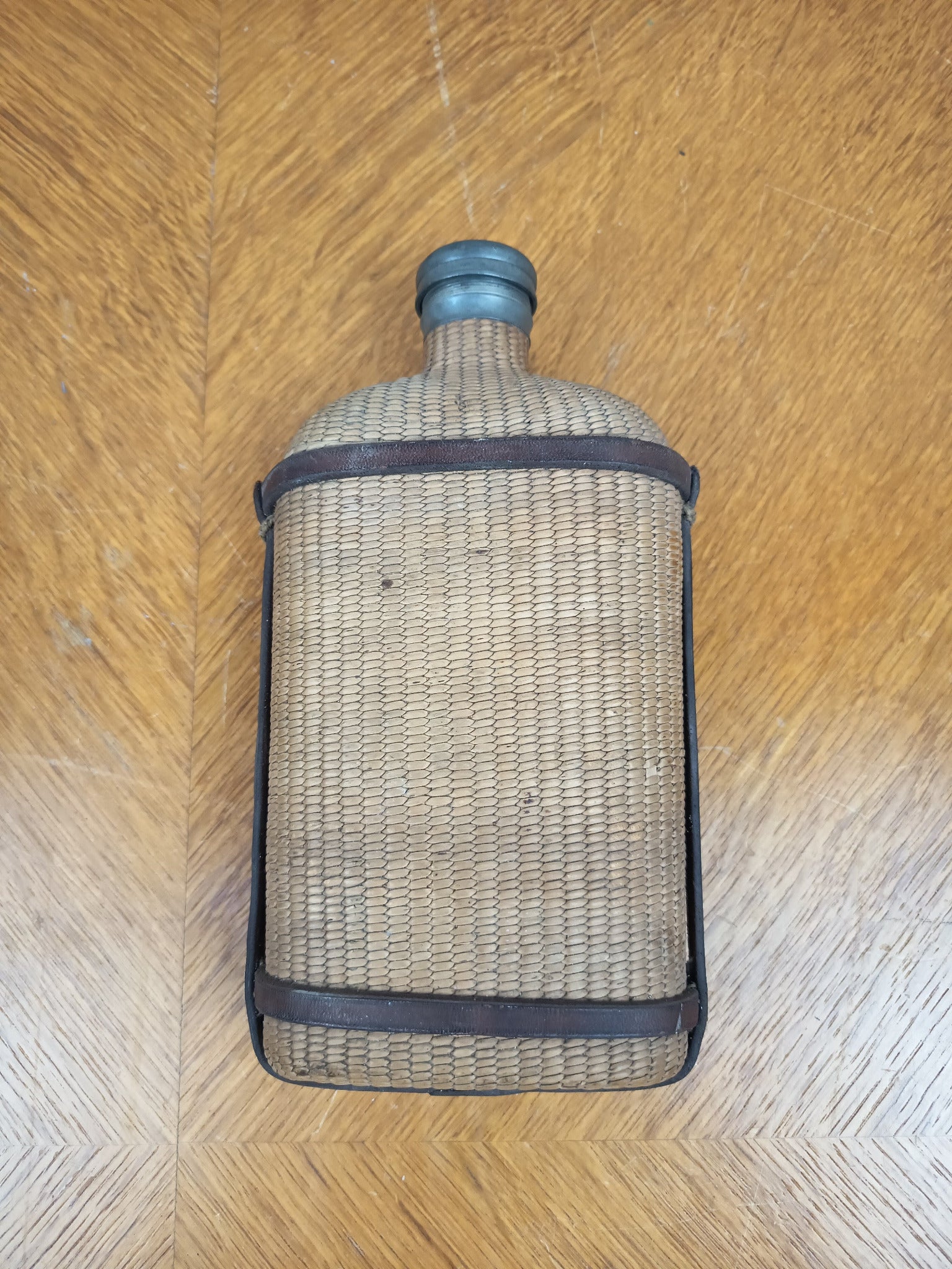 Flasque ancienne en verre clissé et étain vers 1900