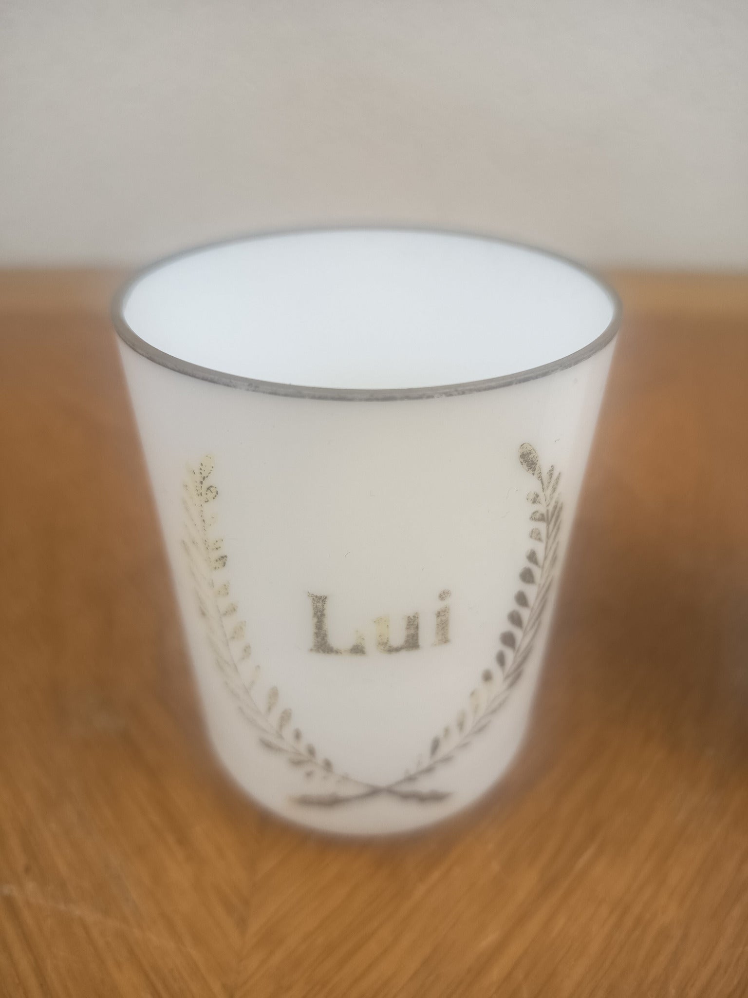 Paire de verres en opaline blanche « Lui & Elle » – Vintage