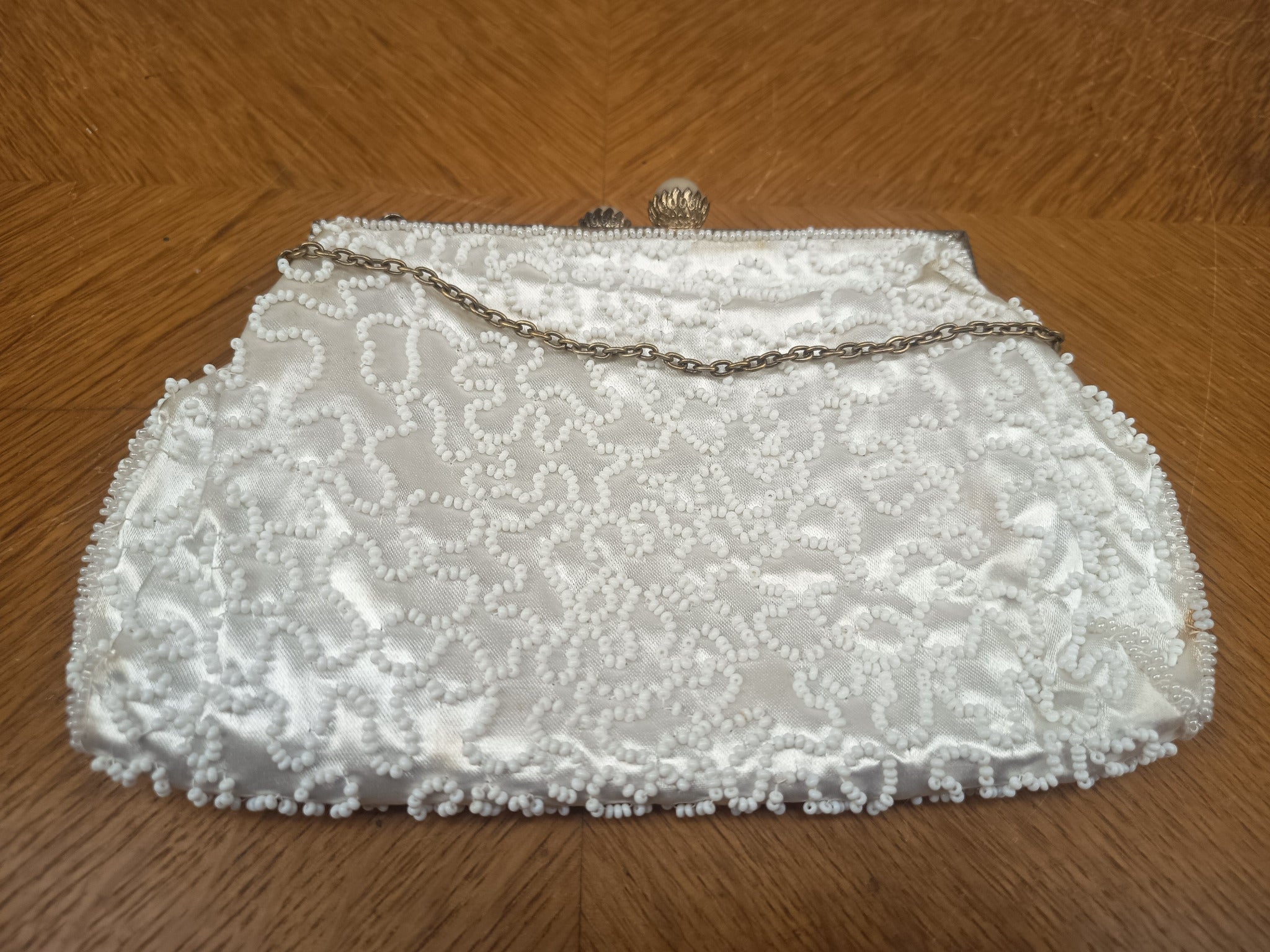 Sac perlé et gants blancs vintage – Années 1950