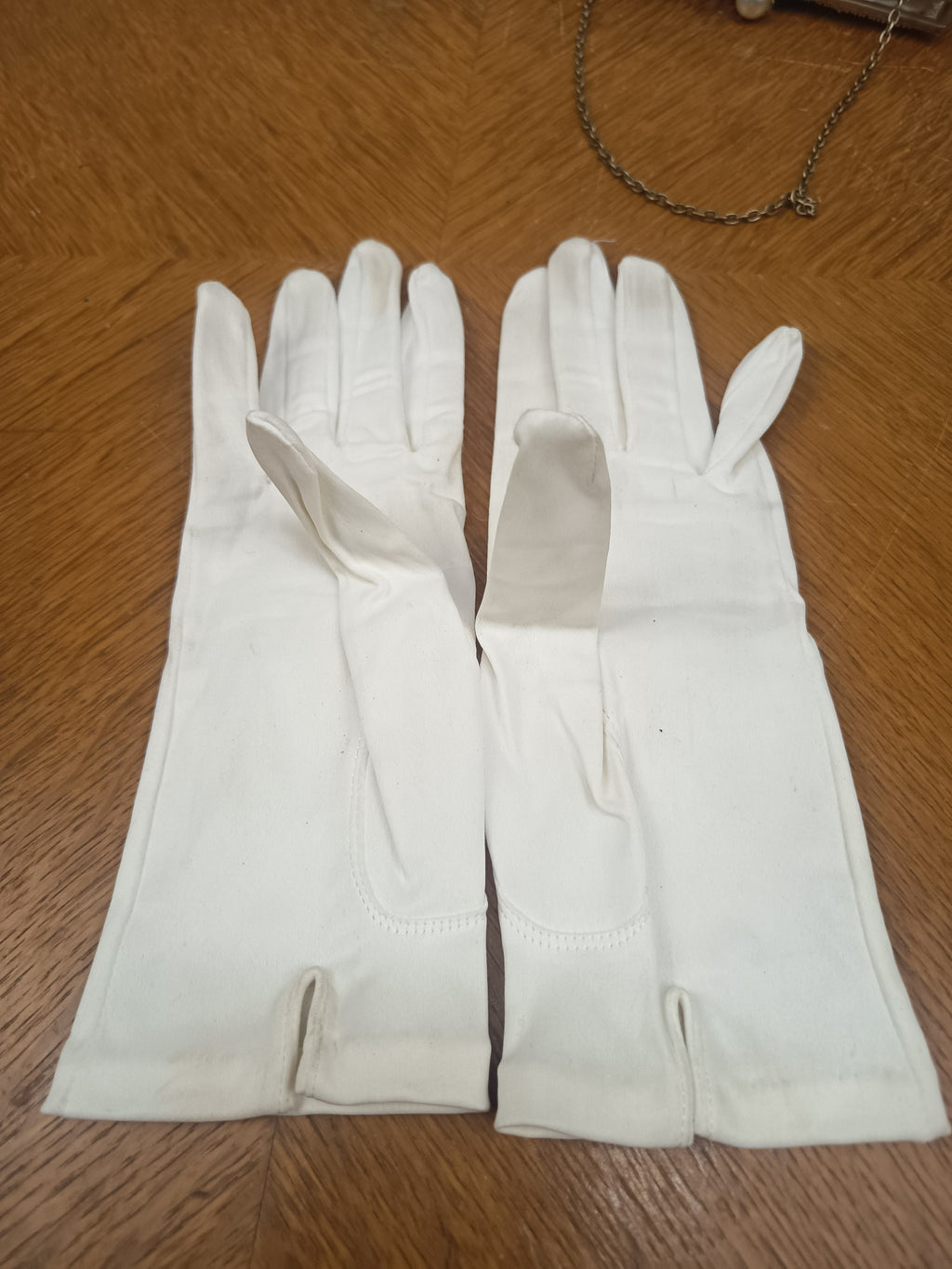 Sac perlé et gants blancs vintage – Années 1950