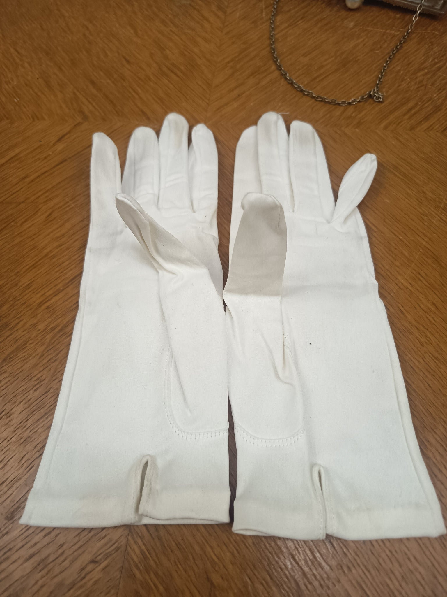 Sac perlé et gants blancs vintage – Années 1950