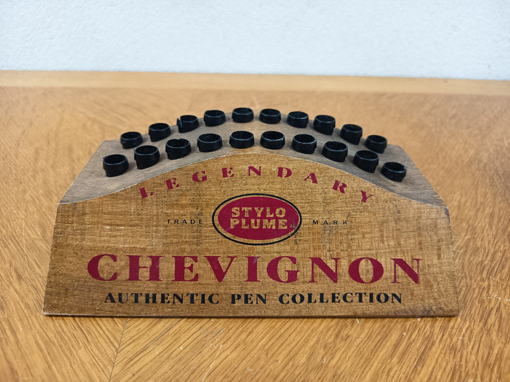 Présentoir publicitaire Chevignon vintage