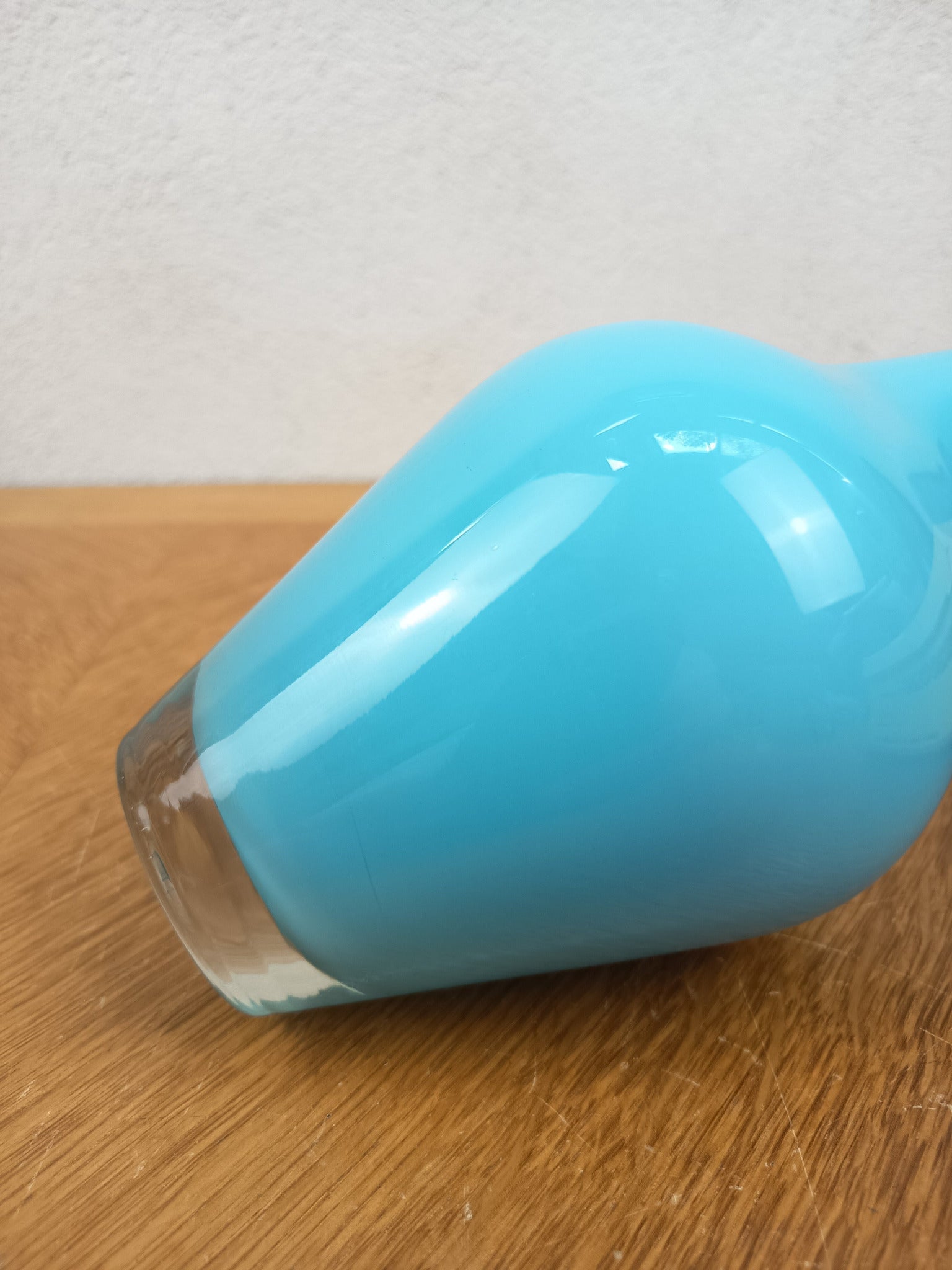 Vase vintage en opaline bleu turquoise des années 60-70, forme goutte en verre opalin et transparent