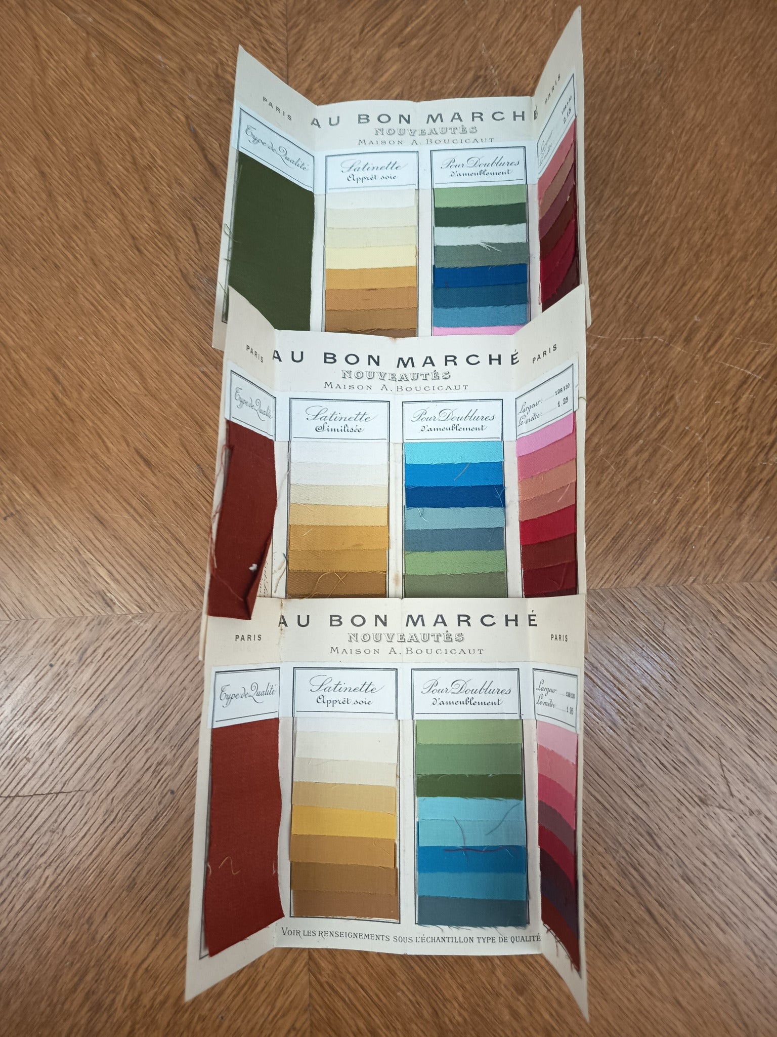 ensemble de 3 catalogues d’échantillons de tissus Au Bon Marché Maison A. Boucicaut Paris vers 1912
