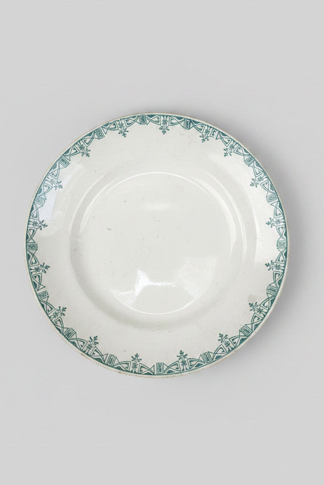 Compotier ancien Saint-Amand réf. 4004 en faïence fine, décor géométrique vert. Plat sur pied début XXe siècle, diamètre 23,5 cm.