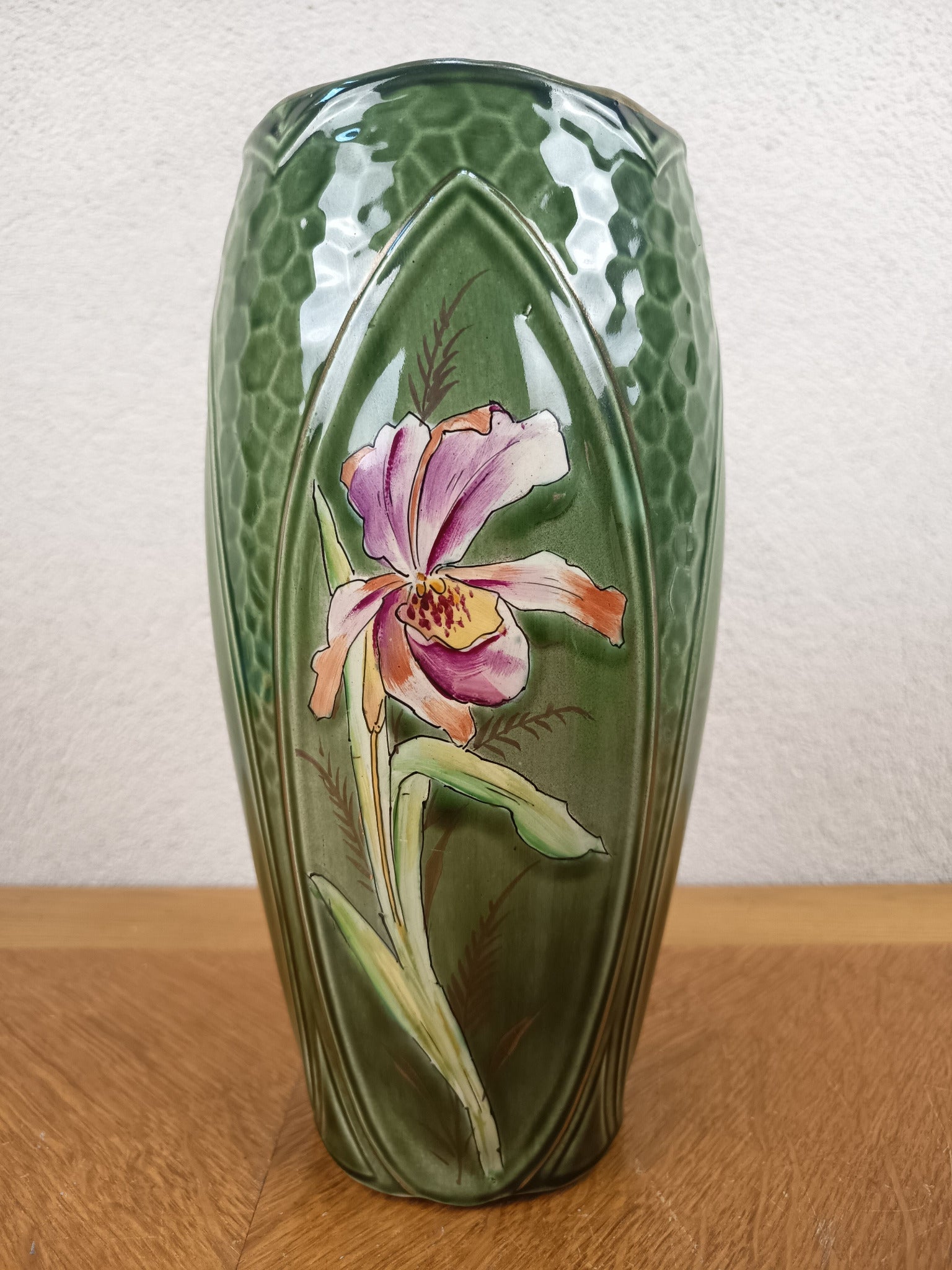 Paire de vases Art nouveau Saint-Amand vers 1910-1915, Nouvelles Usines Céramiques du Nord, décor d’orchidées peint à la main