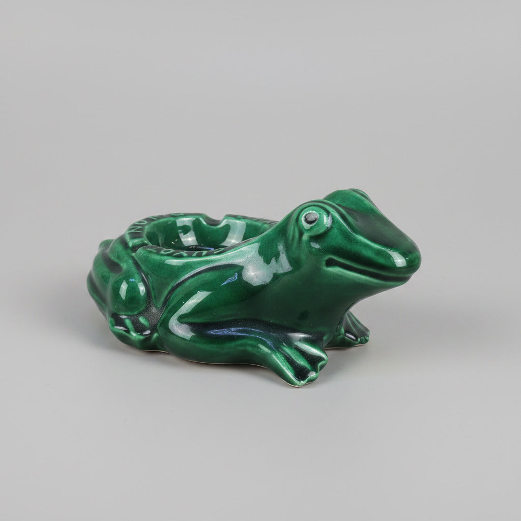 Ancien cendrier publicitaire grenouille L’Héritier-Guyot Dijon en faïence verte émaillée. Objet de bistrot vintage des années 1960, 20 × 12 cm.