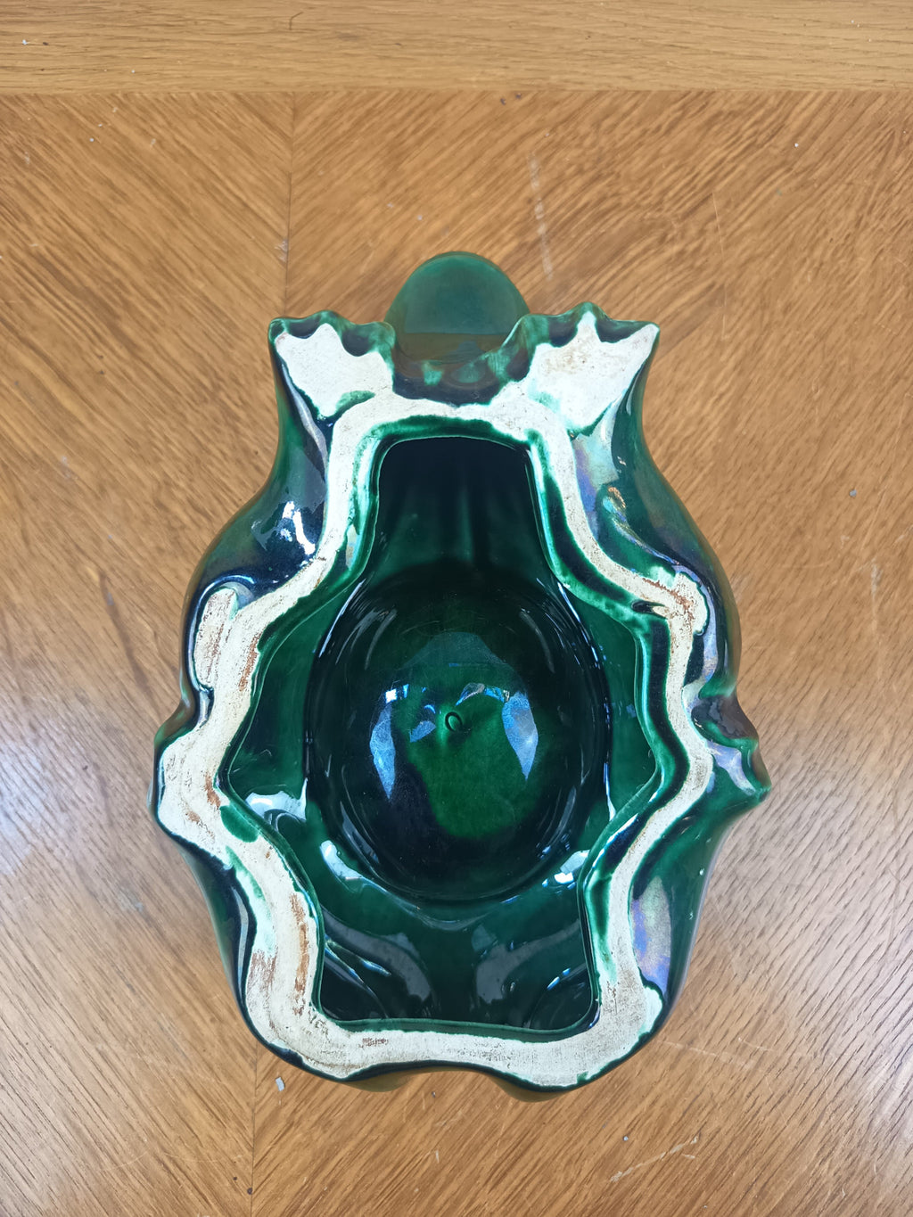 Ancien cendrier publicitaire grenouille L’Héritier-Guyot Dijon en faïence verte émaillée. Objet de bistrot vintage des années 1960, 20 × 12 cm.