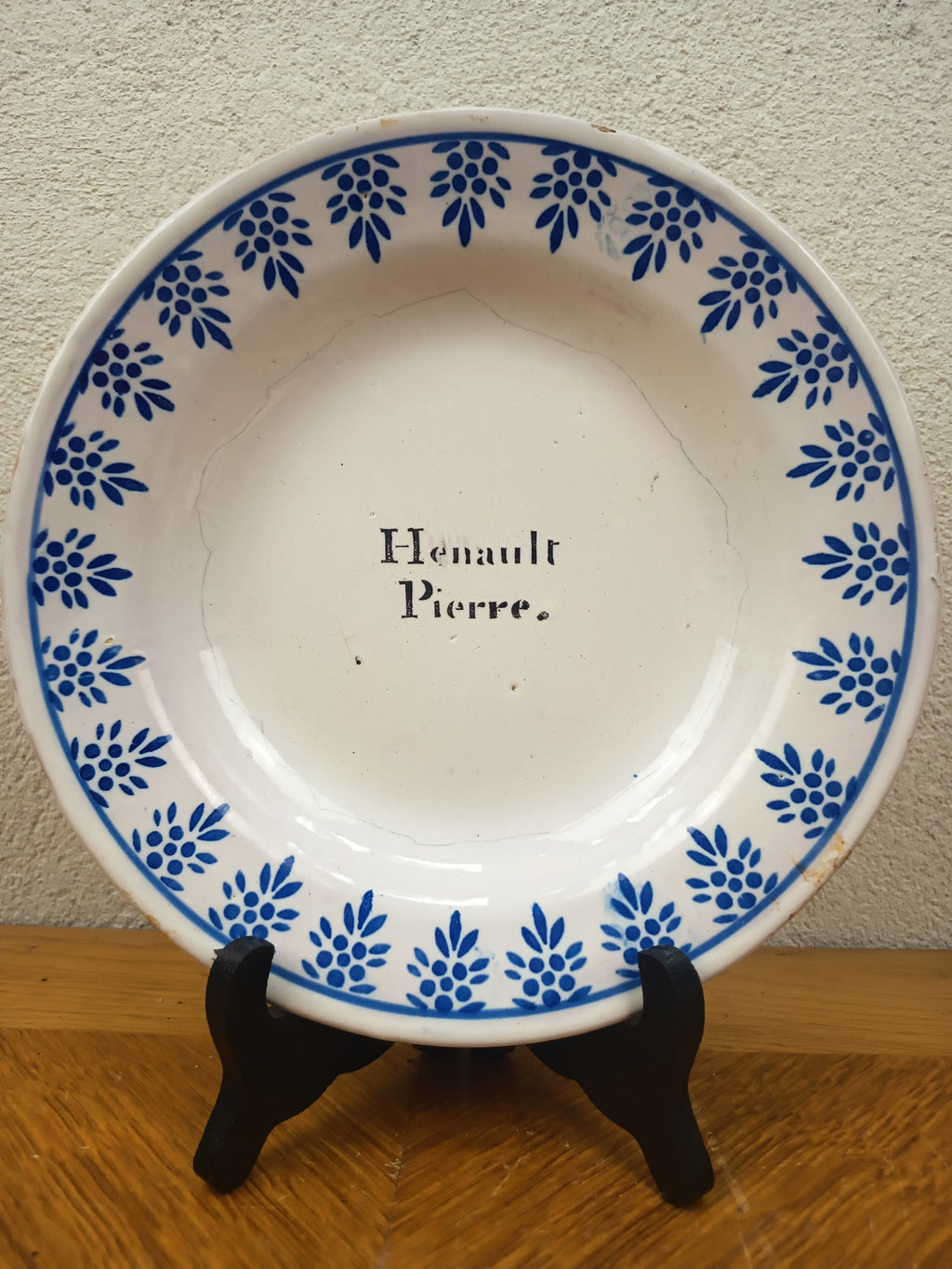 Assiette nominative ancienne Henault Pierre en faïence à décor bleu de l’Auxerrois