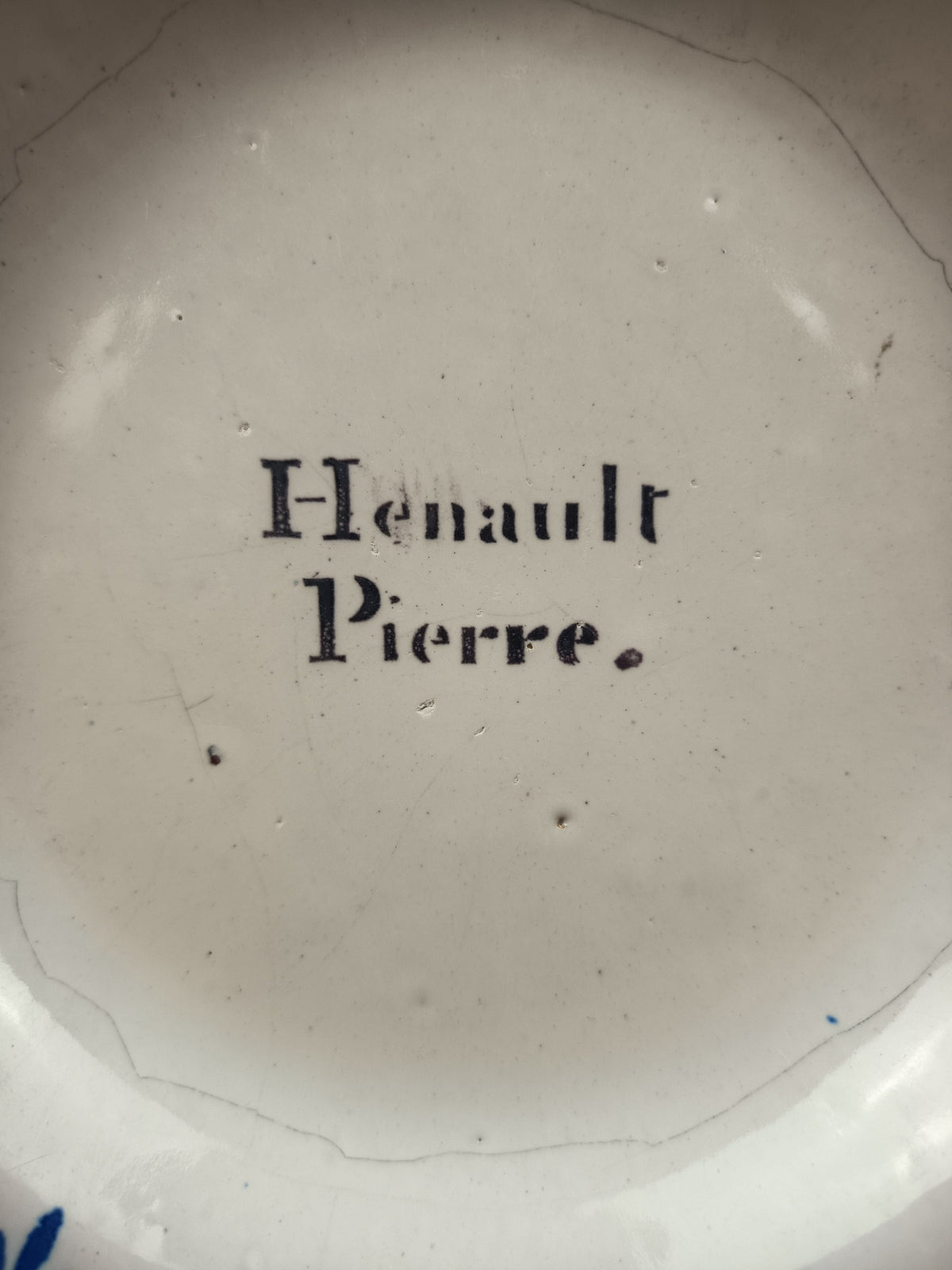 Assiette nominative ancienne Henault Pierre en faïence à décor bleu de l’Auxerrois