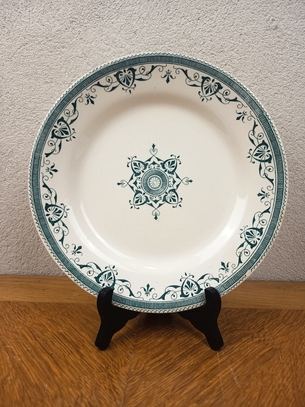Assiette ancienne Creil et Montereau modèle Amiral en Terre de Fer