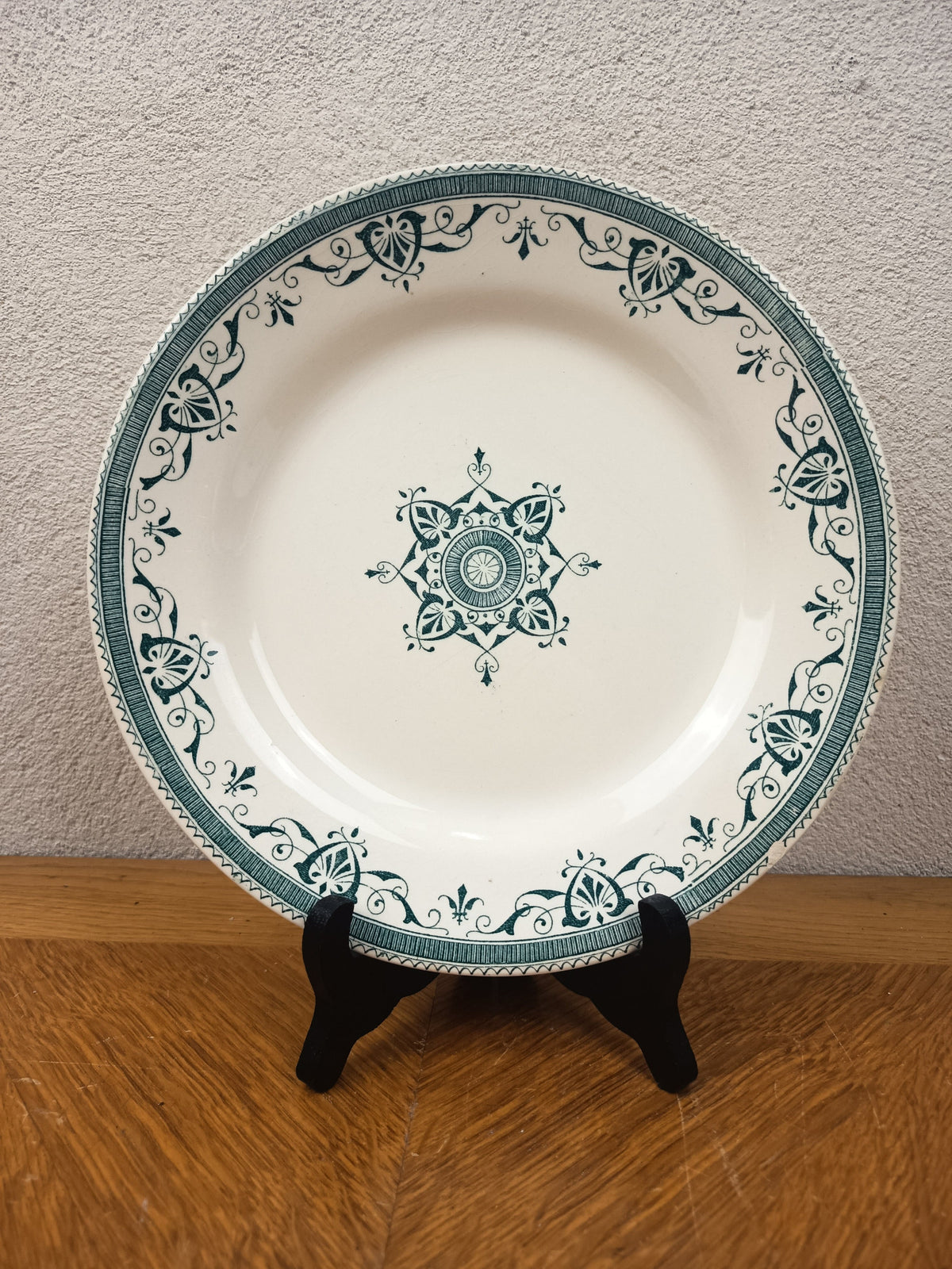 Assiette ancienne Creil et Montereau modèle Amiral en Terre de Fer