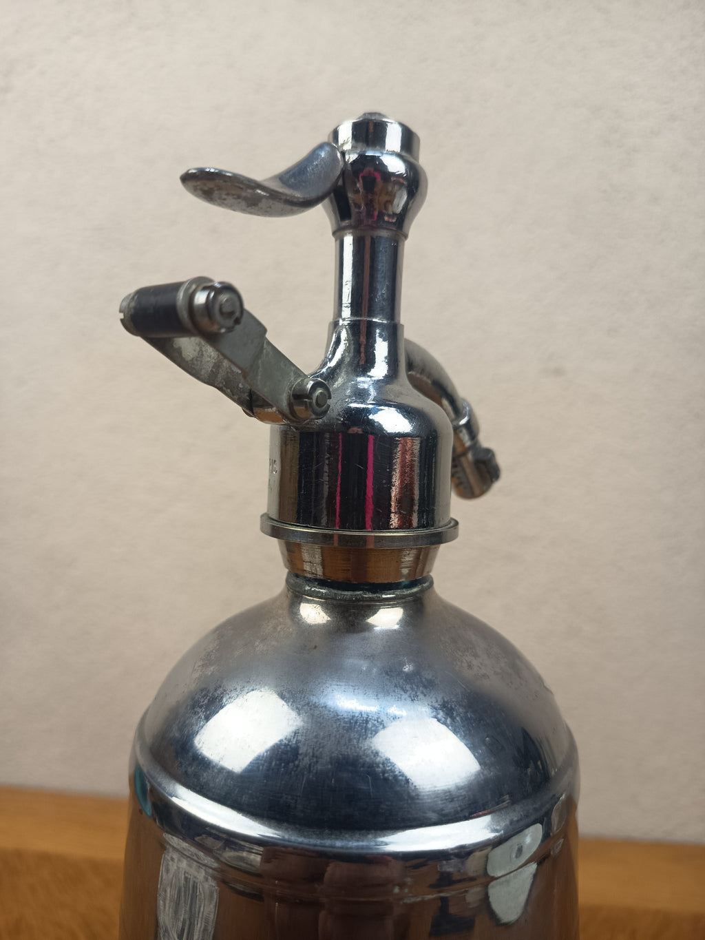 Ancien siphon Siphonia Paris en verre bleu et cage chromée