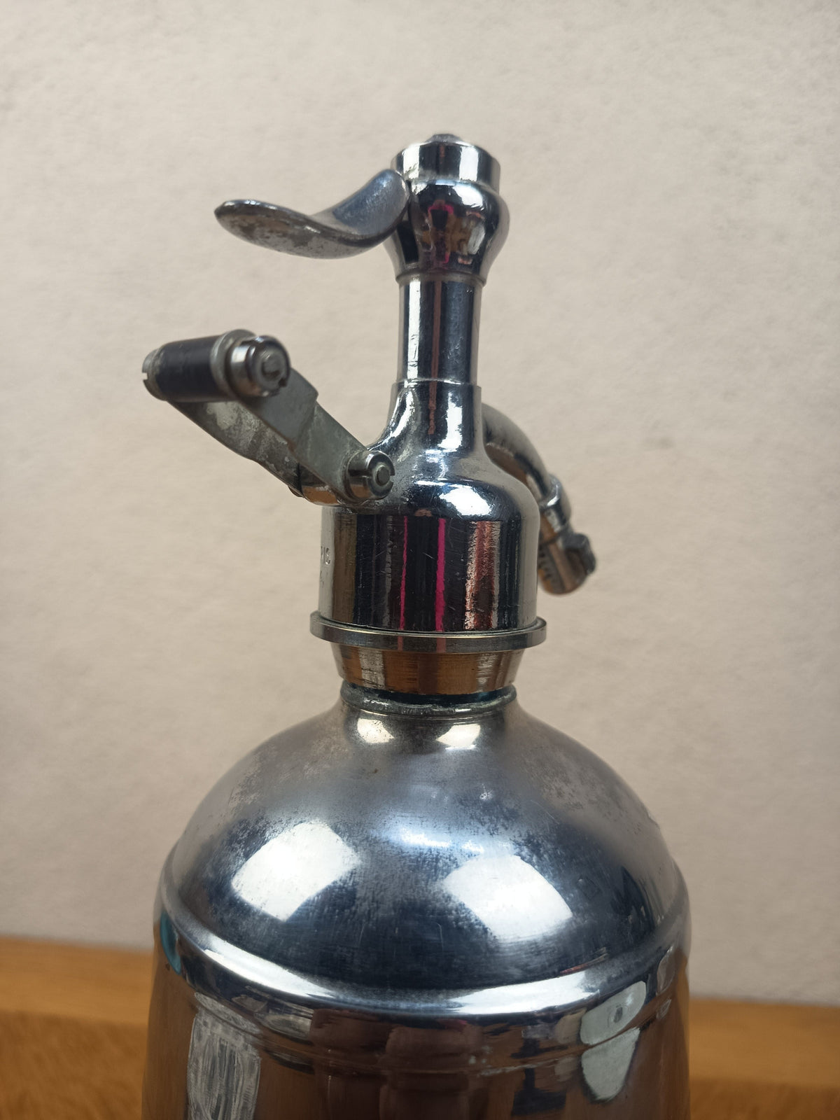 Ancien siphon Siphonia Paris en verre bleu et cage chromée