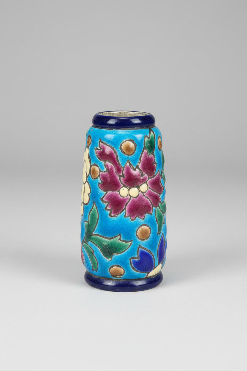 Petit vase miniature émaillé à décor floral polychrome sur fond bleu turquoise