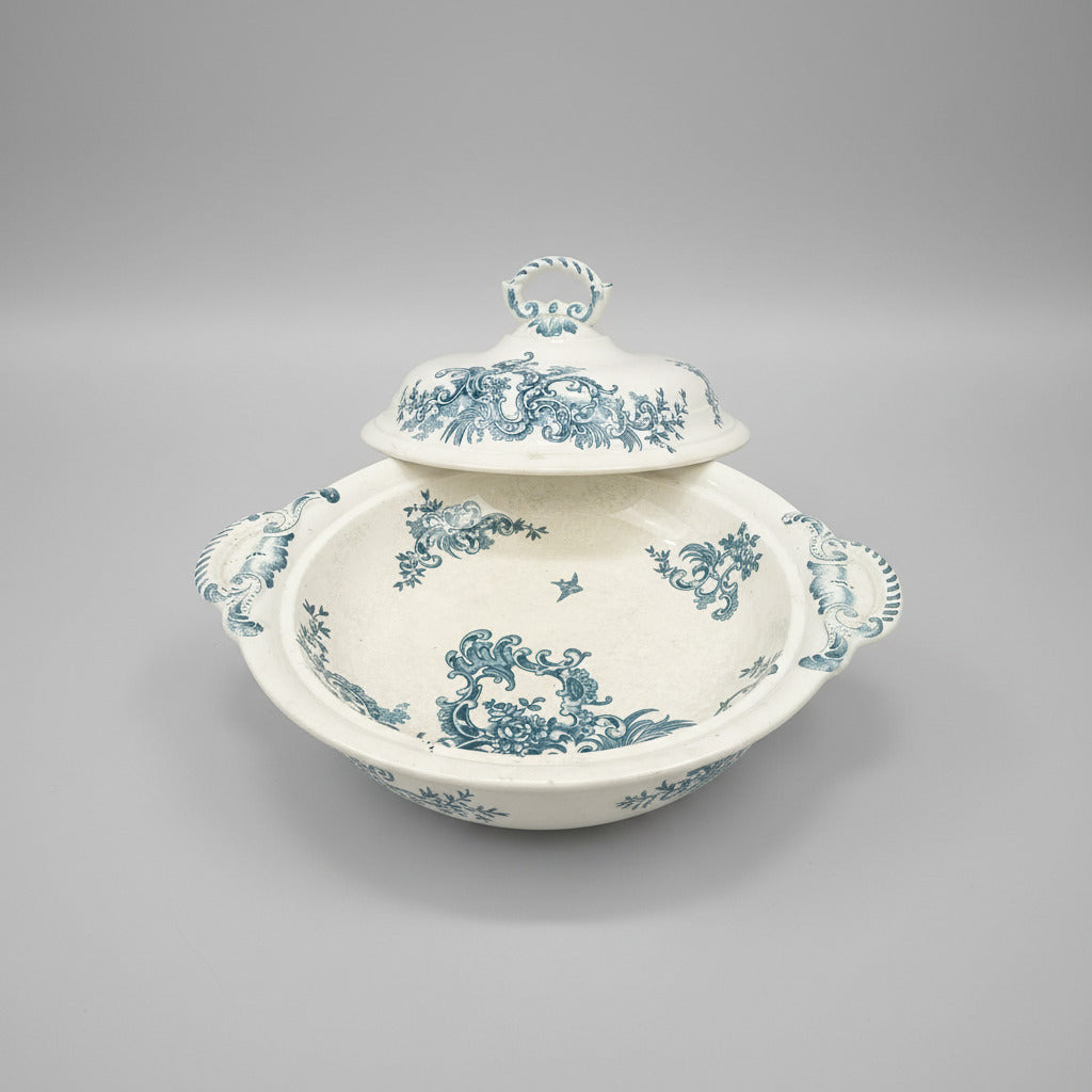 Légumier couvert ancien Boch Frères modèle Régent en faïence fine bleu-vert vers 1900