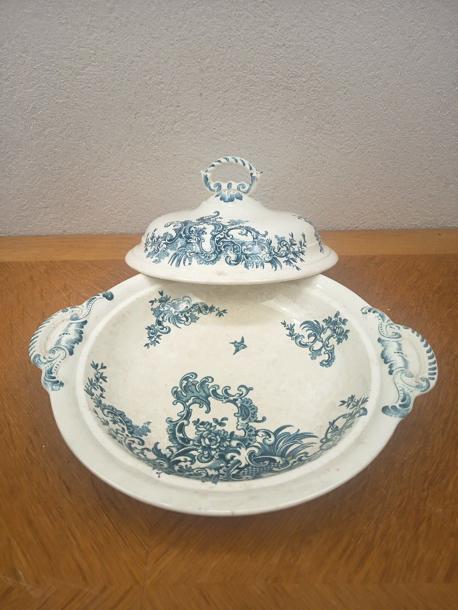 Légumier couvert ancien Boch Frères modèle Régent en faïence fine bleu-vert vers 1900