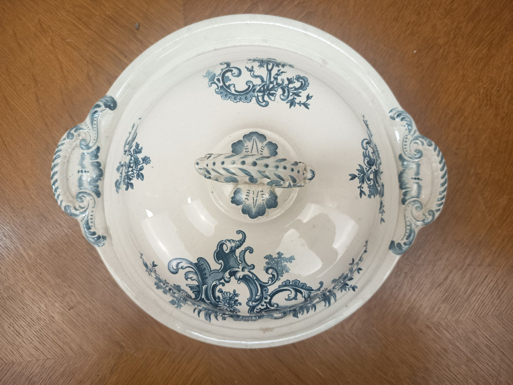 Légumier couvert ancien Boch Frères modèle Régent en faïence fine bleu-vert vers 1900