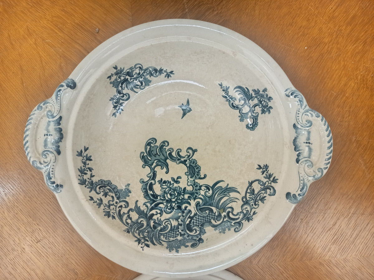 Légumier couvert ancien Boch Frères modèle Régent en faïence fine bleu-vert vers 1900