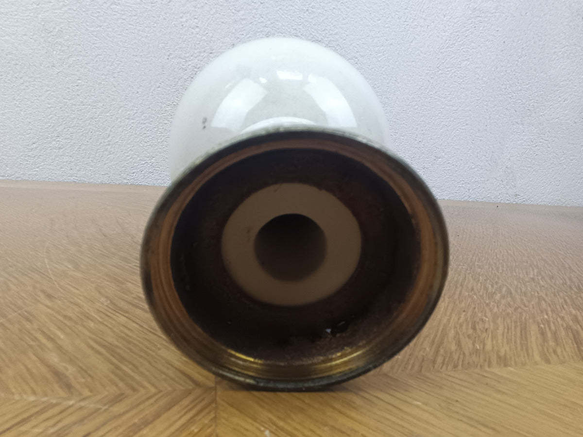 Boule d’escalier ancienne en porcelaine ivoire craquelée avec base en laiton