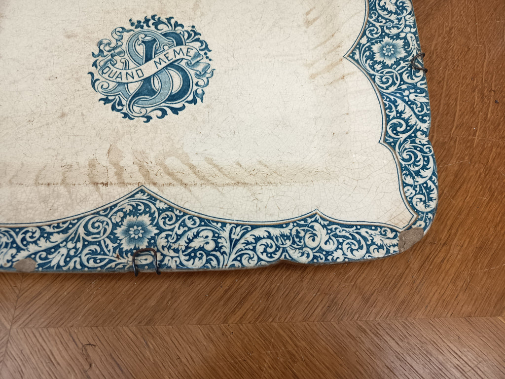 Plat ancien Gien pour Sarah Bernhardt – Monogramme SB et devise « Quand Même »