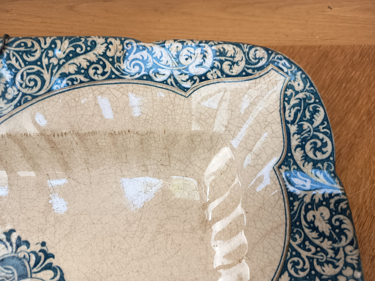Plat ancien Gien pour Sarah Bernhardt – Monogramme SB et devise « Quand Même »