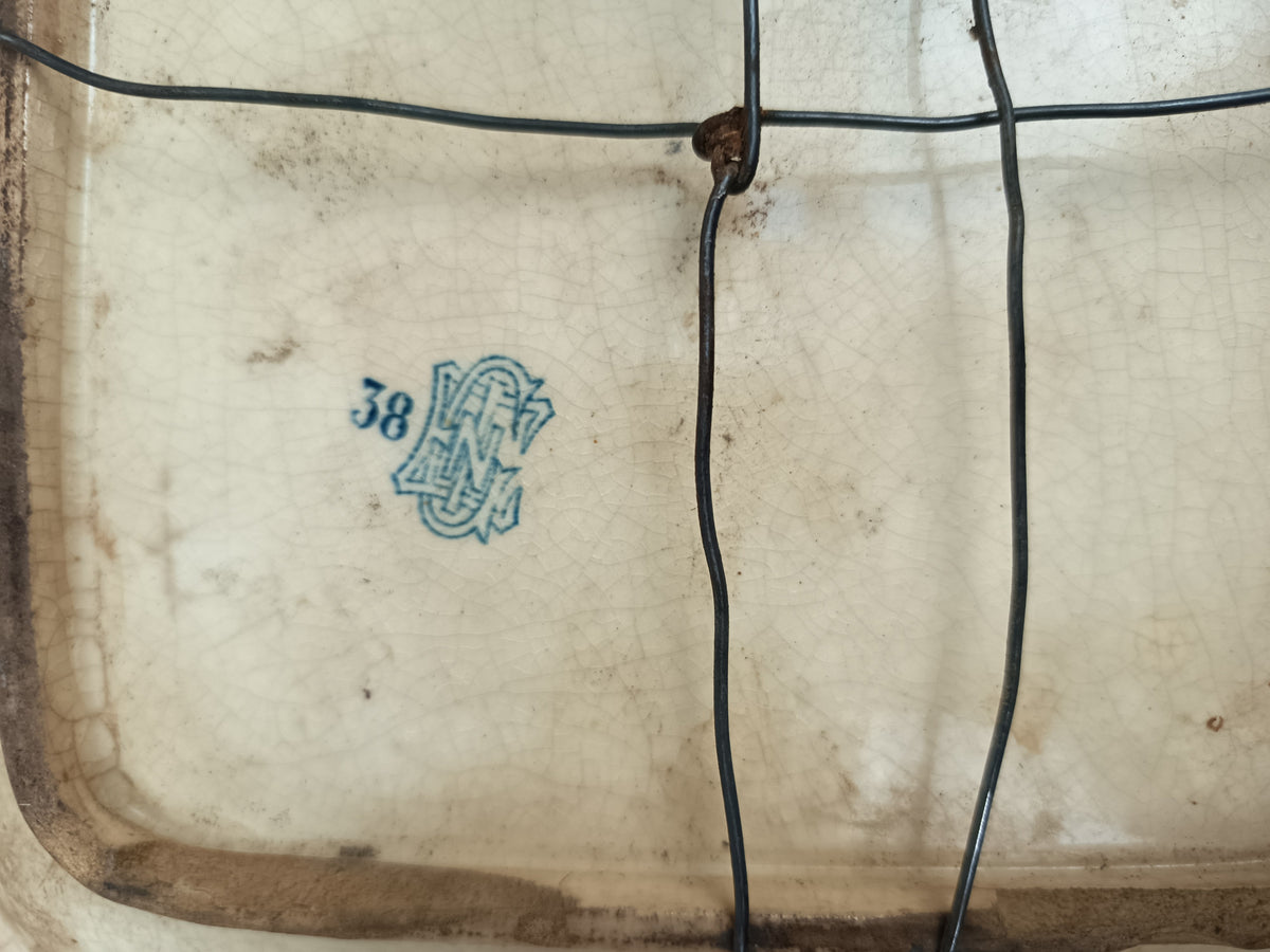 Plat ancien Gien pour Sarah Bernhardt – Monogramme SB et devise « Quand Même »