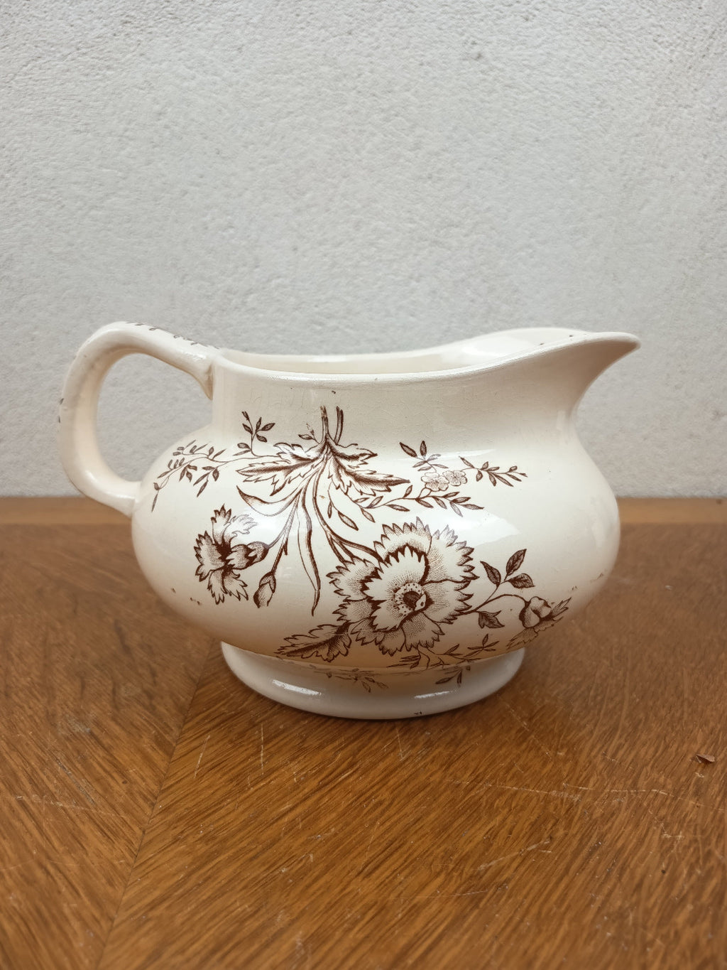 Broc de toilette ancien Longchamp en Terre de Fer