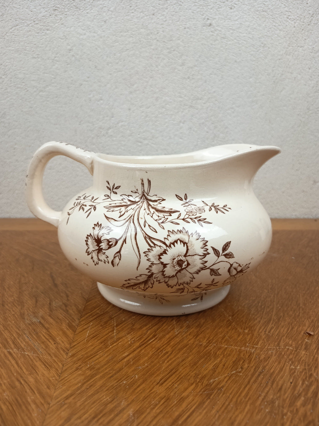Broc de toilette ancien Longchamp en Terre de Fer