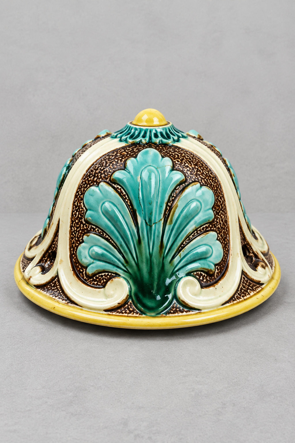 Jardinière suspendue ancienne en barbotine de style Art nouveau,