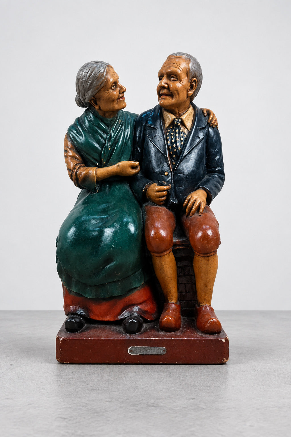 Statue ancienne en plâtre : couple assis 44 cm