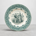 Assiette parlante Creil et Montereau « Les Vacances » no 16, décor vert représentant deux enfants et une femme, diamètre 19,5 cm.