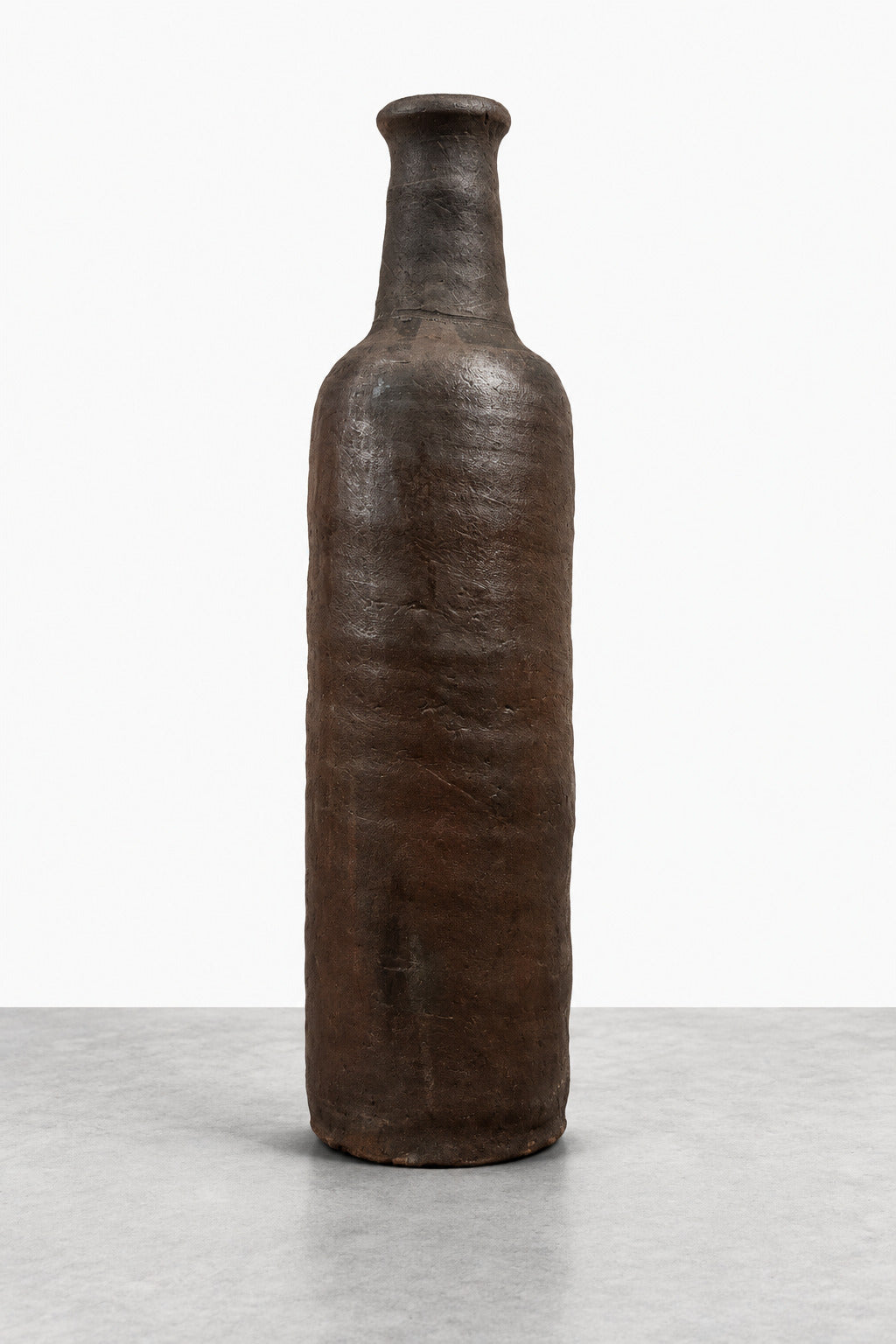 Bouteille ancienne en grès brun à long col, hauteur 29 cm