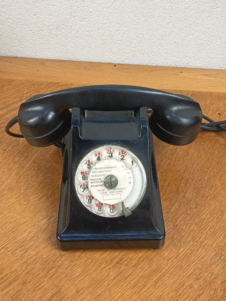 Téléphone ancien U43 PTT en bakélite noire avec cadran rotatif transparent et combiné