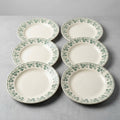 Lot de six assiettes anciennes en terre de fer Choisy-le-Roi Boulenger, décor de feuillages verts sur fond ivoire, diamètre 21,5 cm.