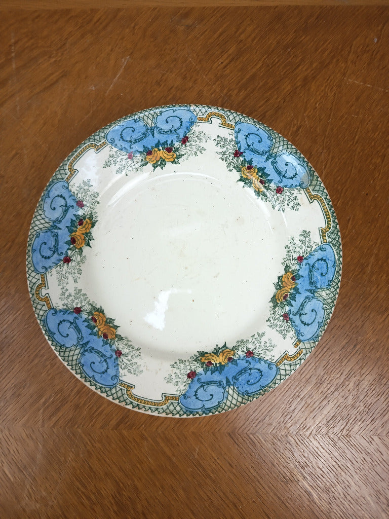 Compotier ancien Boulenger Arago en terre de fer polychrome, cartouches bleus et roses jaunes et rouges, diamètre 22 cm et hauteur 6 cm