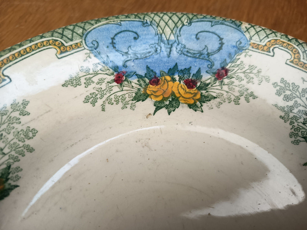 Compotier ancien Boulenger Arago en terre de fer polychrome, cartouches bleus et roses jaunes et rouges, diamètre 22 cm et hauteur 6 cm