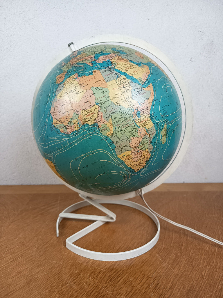 Globe terrestre lumineux Cartes Taride vintage allumé sur son support en métal blanc