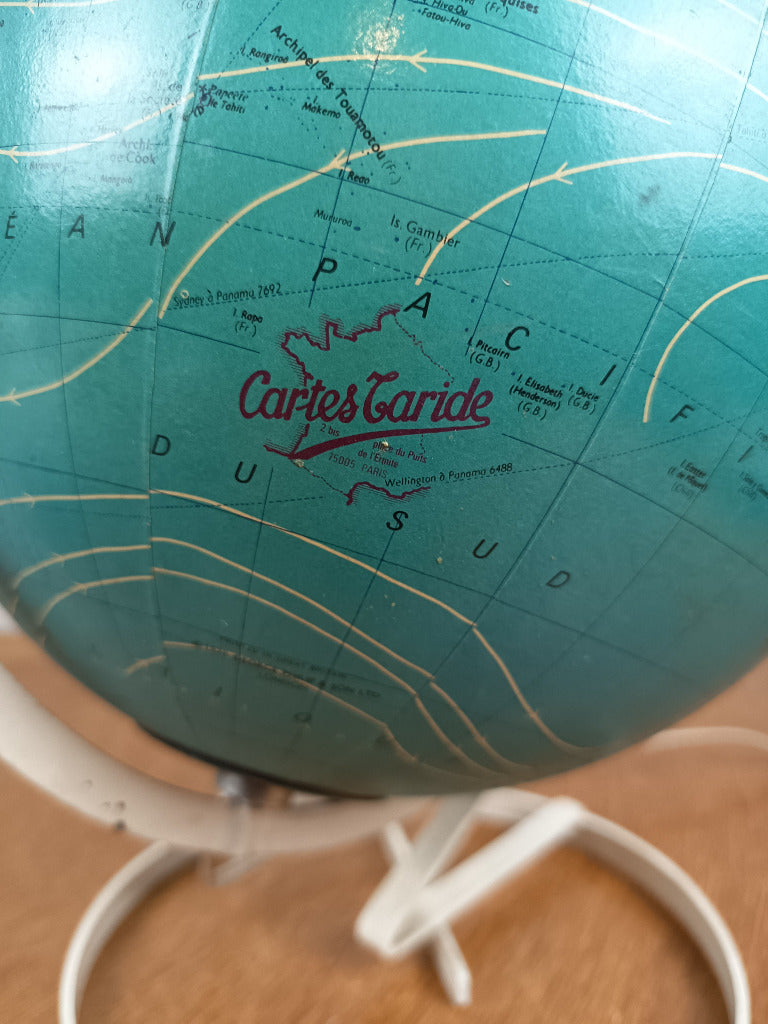 Globe terrestre lumineux Cartes Taride vintage allumé sur son support en métal blanc